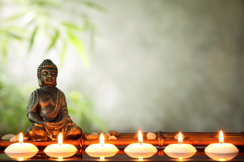 Reiki, mittels Handauflegen Körper und Seele behandeln: Foto: © Sofiaworld / shutterstock / #112348460